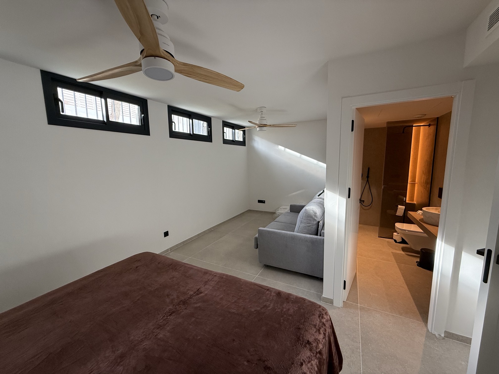 Granada bedroom with en-suite
