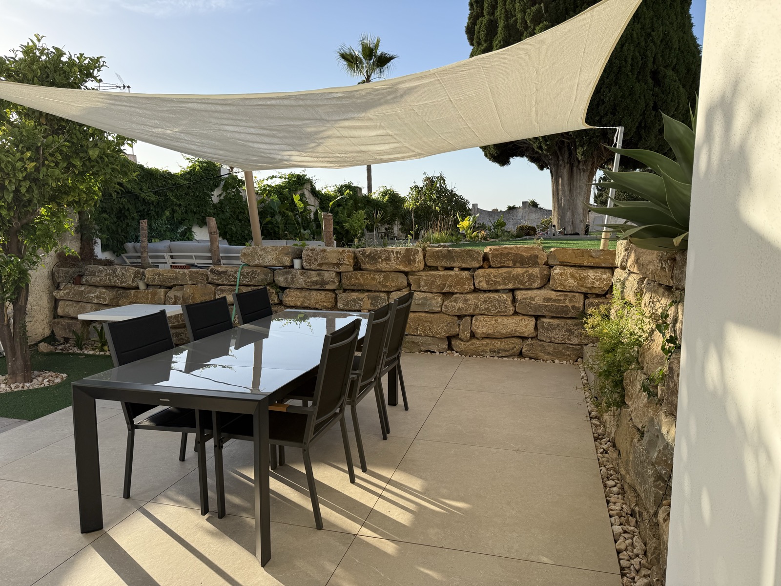 Outdoor kitchen area